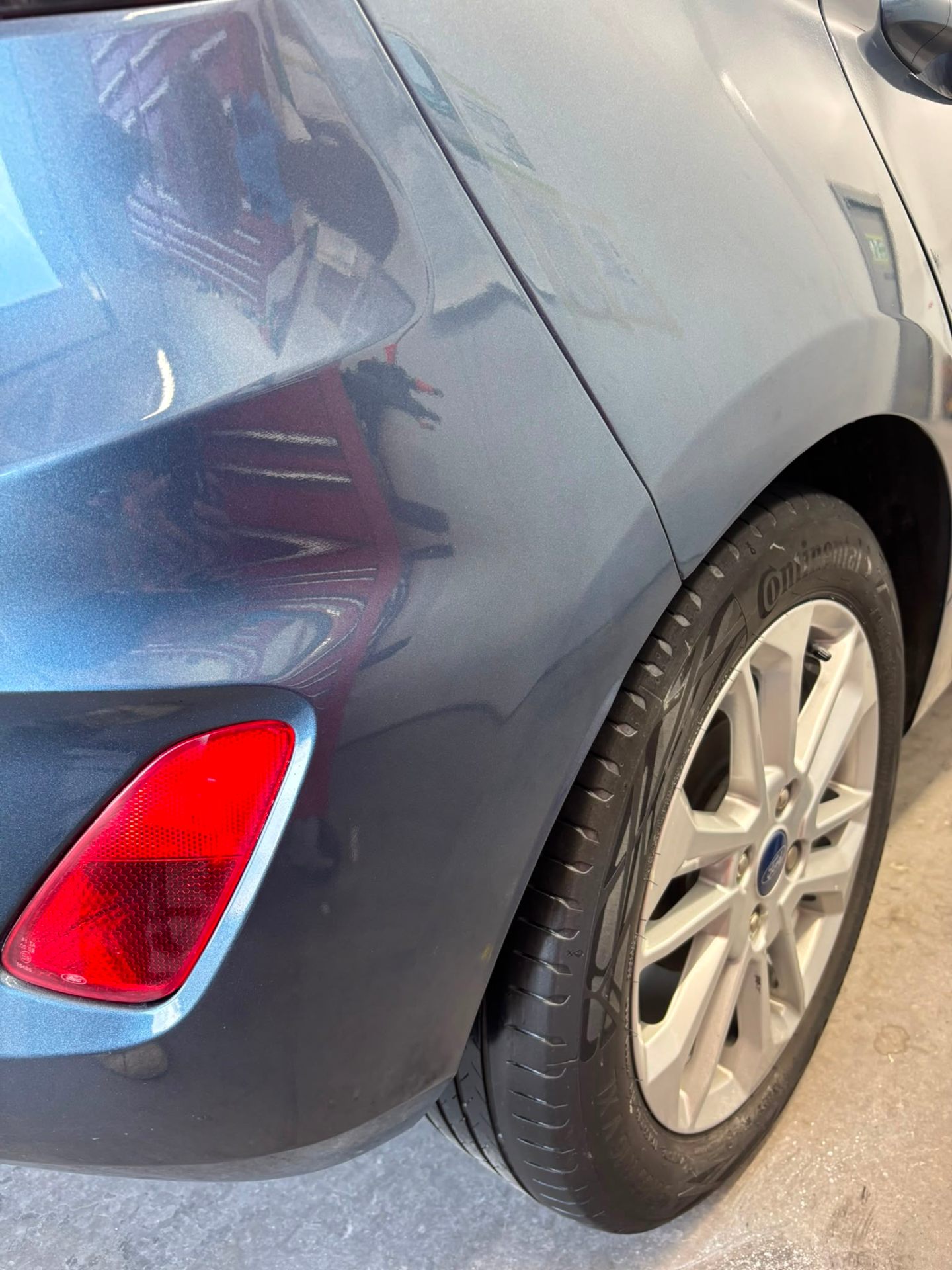 Paintless dent repair on a grey Ford Focus rear quarter panel